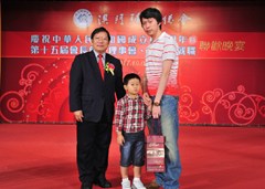 2011101211004546560