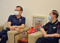 理事長與中聯辦參賽隊伍